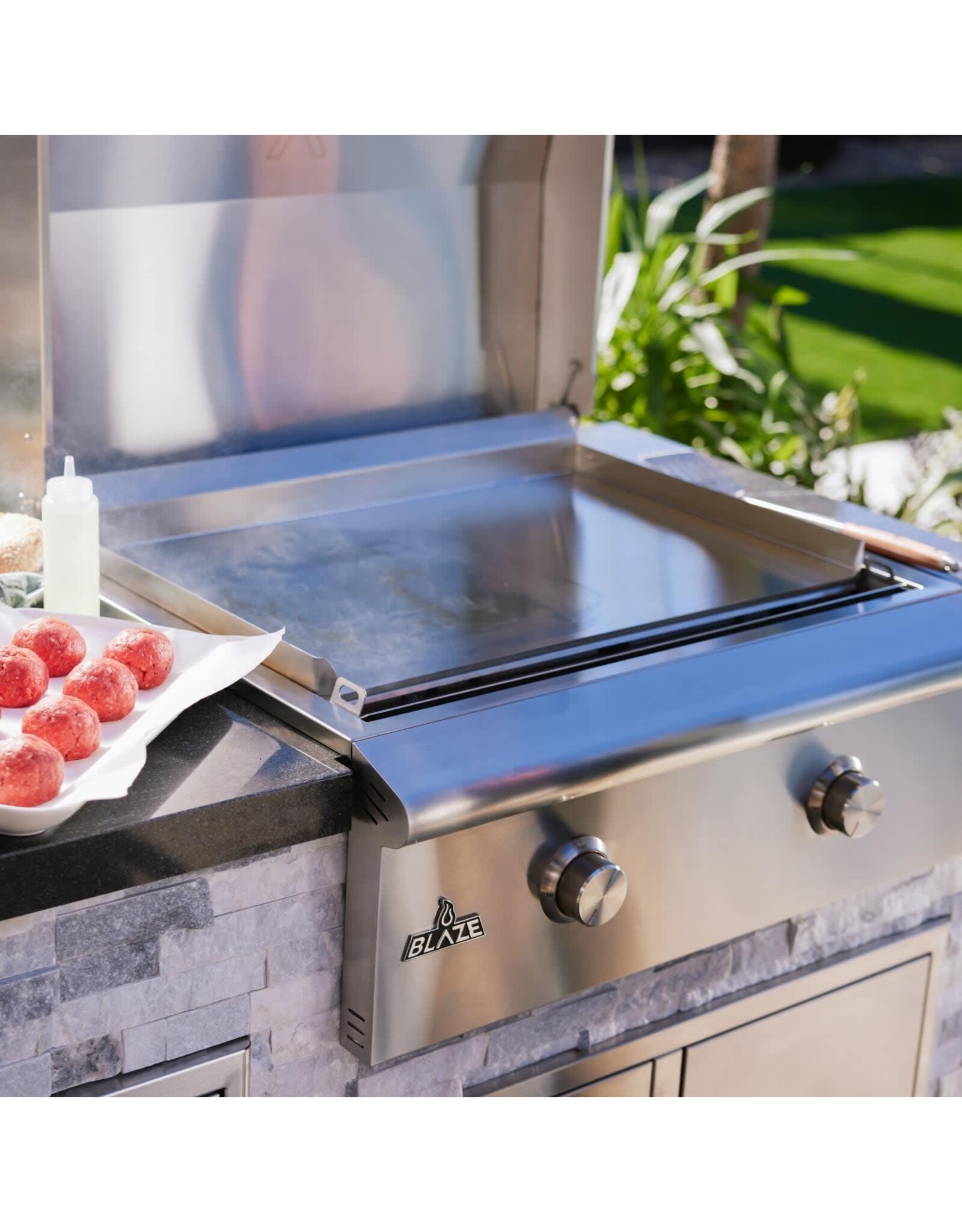 Blaze Outdoor Products Blaze LTE+ 30-Inch Built-in Propane Gas Griddle w/ Lift-Assist Hood - BLZ-GRIDDLE-LTE3-LP