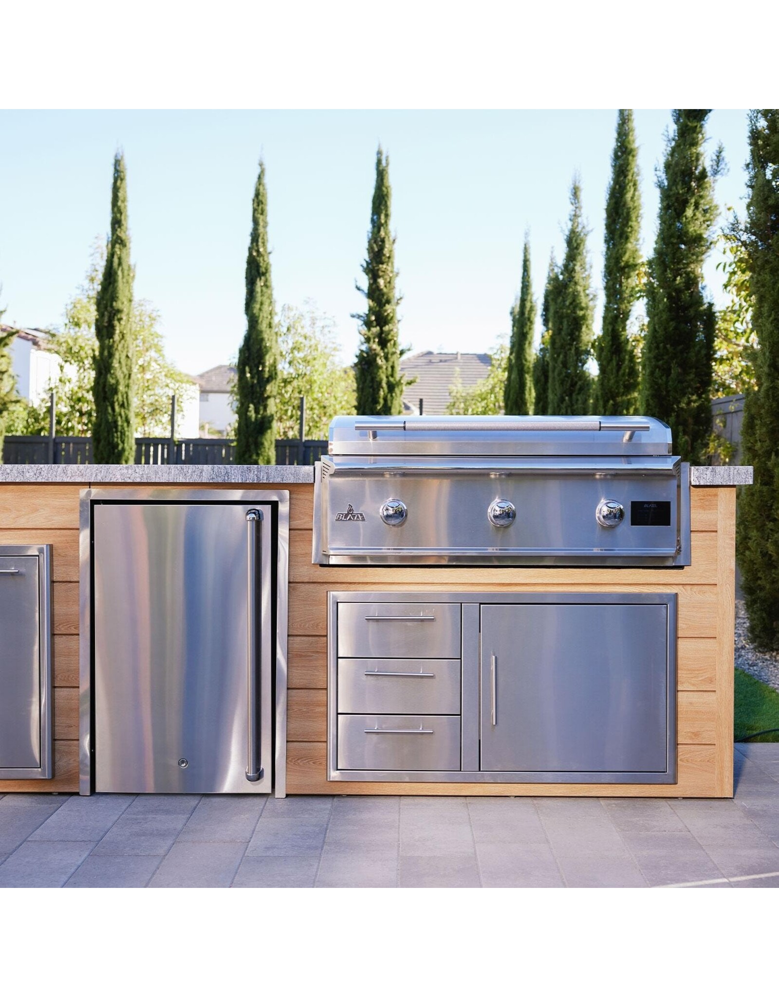 Blaze Outdoor Products Blaze LTE PRO 40-Inch Built-in Natural Gas Griddle w/ Digital Temperature Screen & Lift-Assist Lid - BLZ-GRIDDLE40-NG