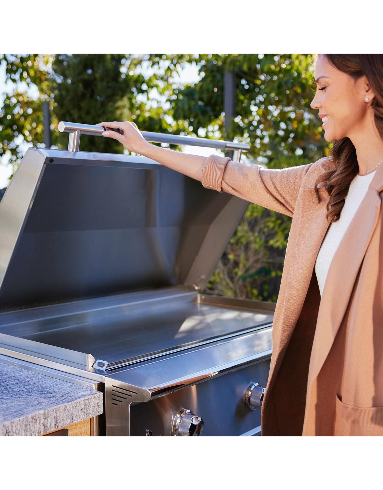 Blaze Outdoor Products Blaze LTE PRO 40-Inch Built-in Propane Gas Griddle w/ Digital Temperature Screen & Lift-Assist Lid - BLZ-GRIDDLE40-LP