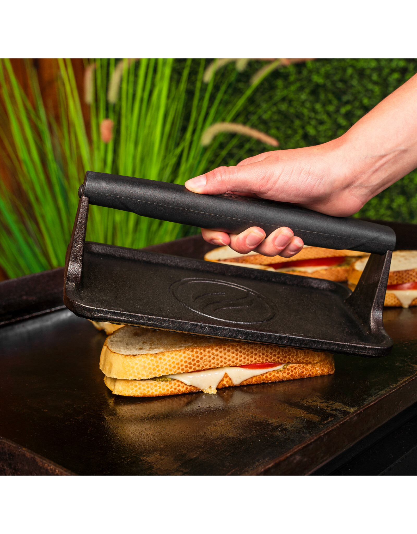 Blackstone Blackstone Cast Iron Medium Griddle Press - 5553