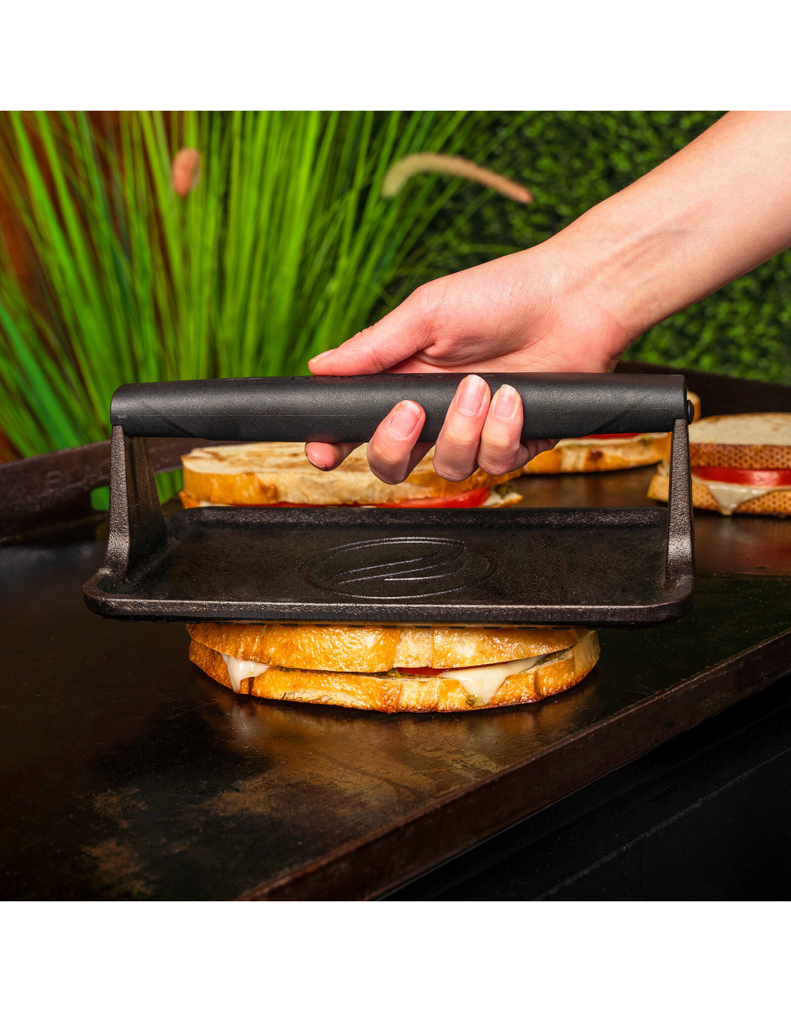 Blackstone Blackstone Cast Iron Medium Griddle Press - 5553
