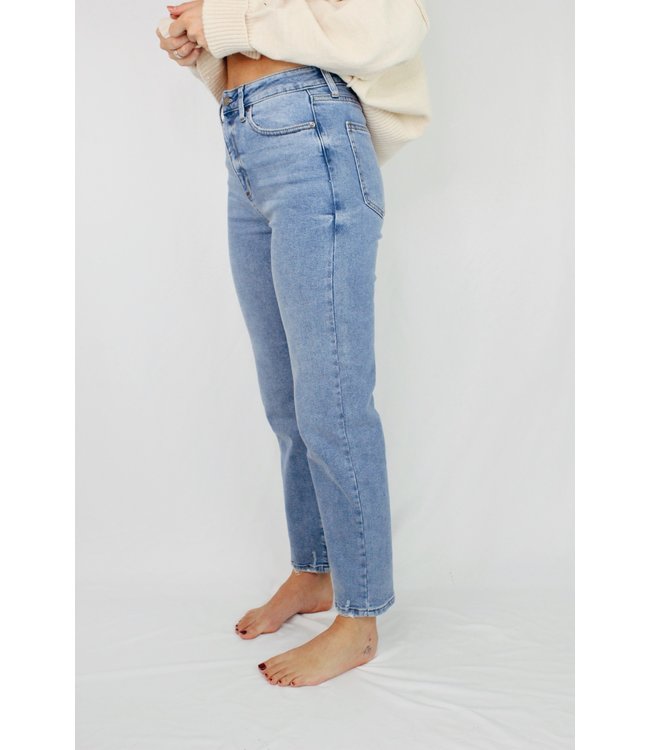 High Rise Clean Straight Leg