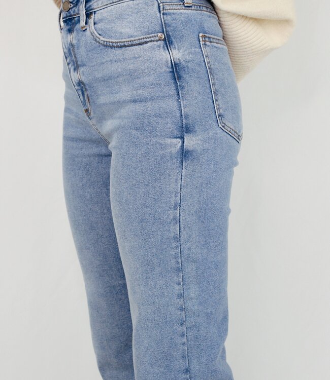 High Rise Clean Straight Leg