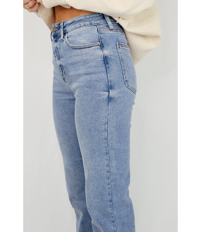 High Rise Clean Straight Leg