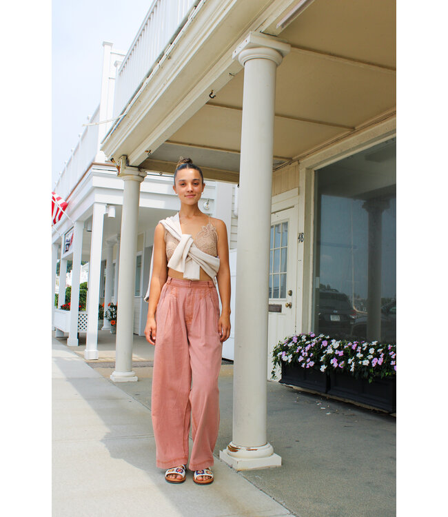 https://cdn.shoplightspeed.com/shops/633417/files/57430764/650x750x2/lotta-love-linen-trouser.jpg