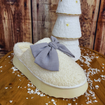 Giftable Accessories: Gloves, Scarves, Slippers & More