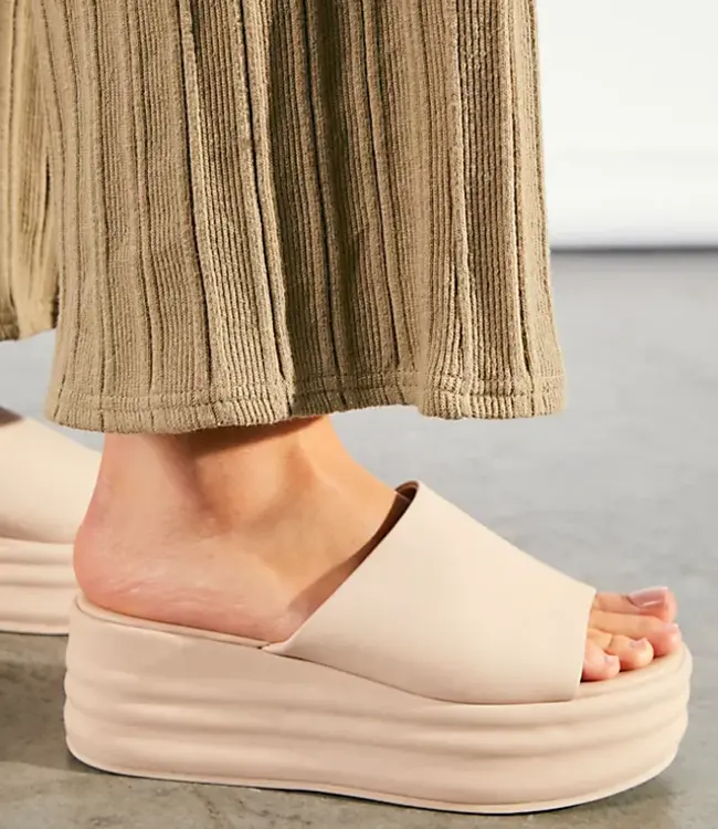 Harbor Flatform Sandals