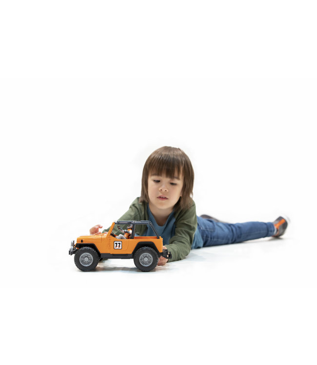 Jeep Cross Country racer orange with driver