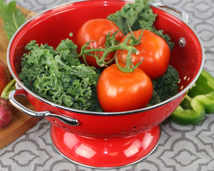 5 quart Red Colander
