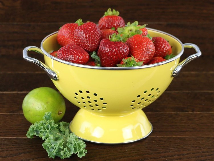 1.5 quart Lemon Yellow Colander