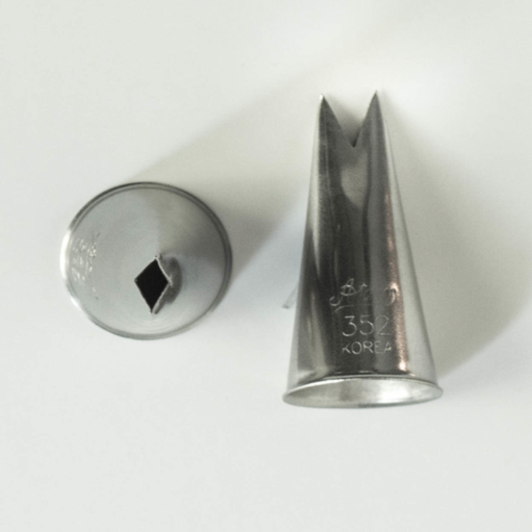Ateco Leaf Pastry Tip #352