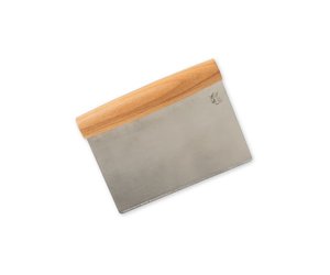 https://cdn.shoplightspeed.com/shops/633447/files/21972340/300x250x2/nordic-ware-nordic-ware-wood-bench-scraper.jpg