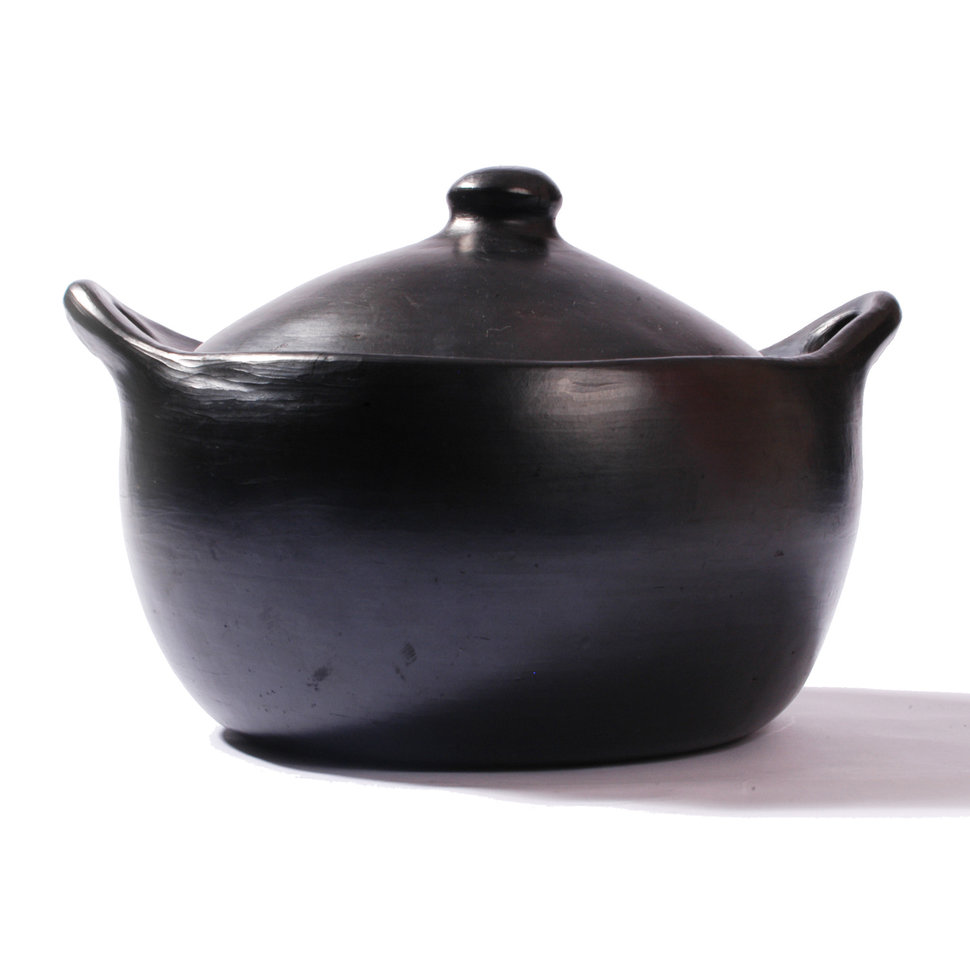 Colombian Black Clay Cooking pot l oval cooking pot l Ocasa