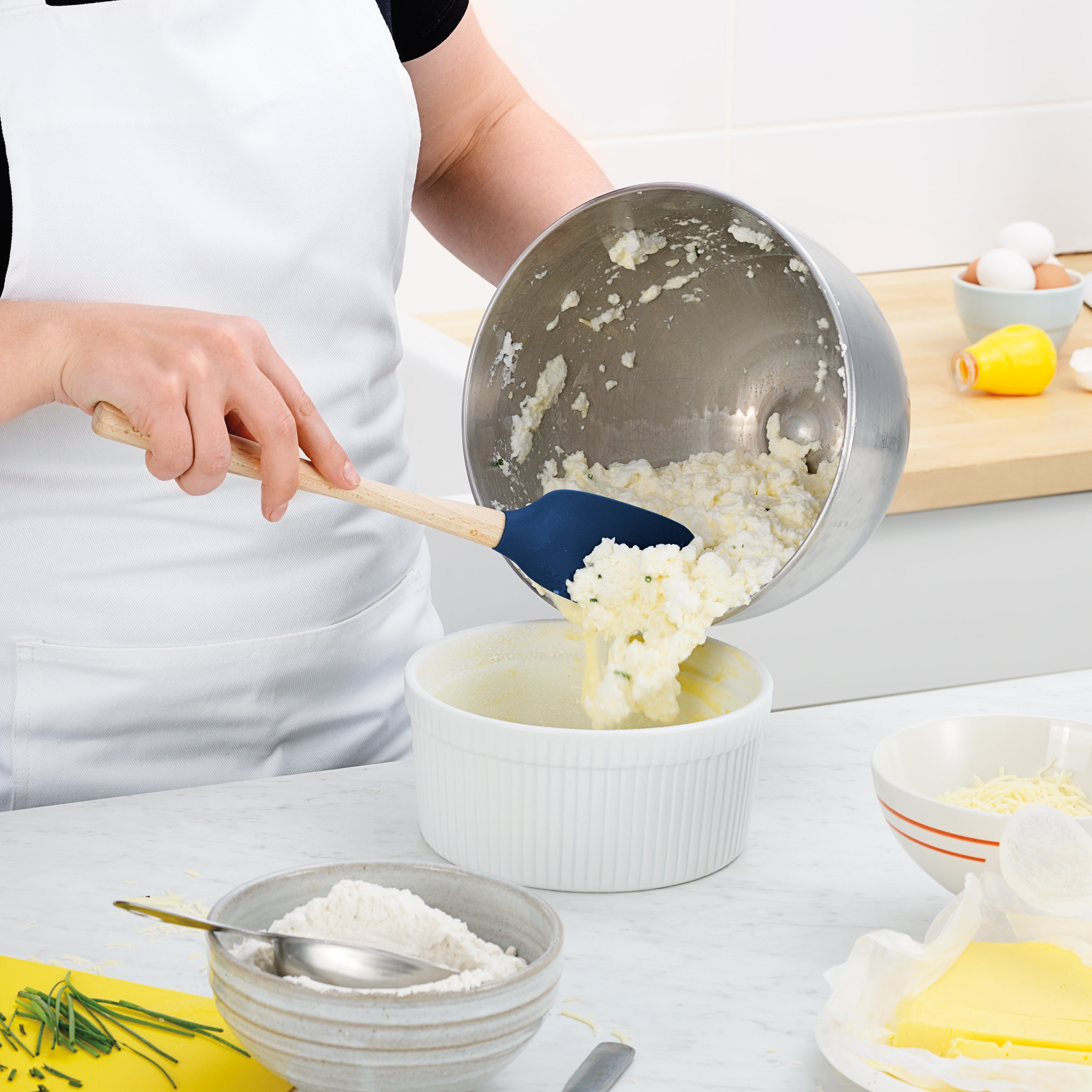 spoonula, silicone & wood handle oyster - Whisk