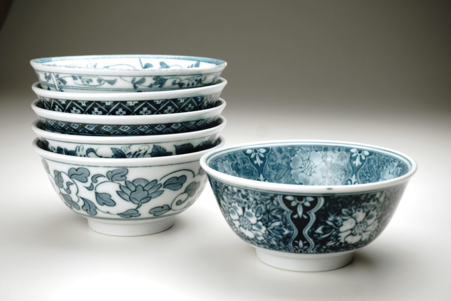 https://cdn.shoplightspeed.com/shops/633447/files/23114226/1500x4000x3/16-oz-japanese-serving-bowl.jpg