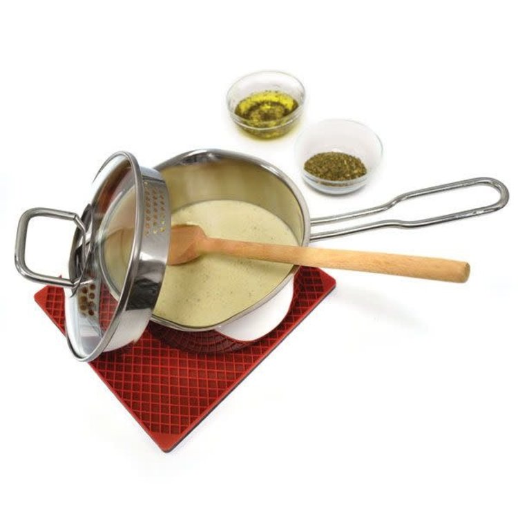 1.5 quart Sauce Pan with Straining Lid