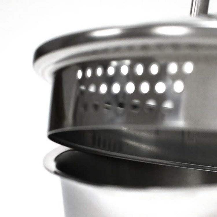 1.5 quart Sauce Pan with Straining Lid
