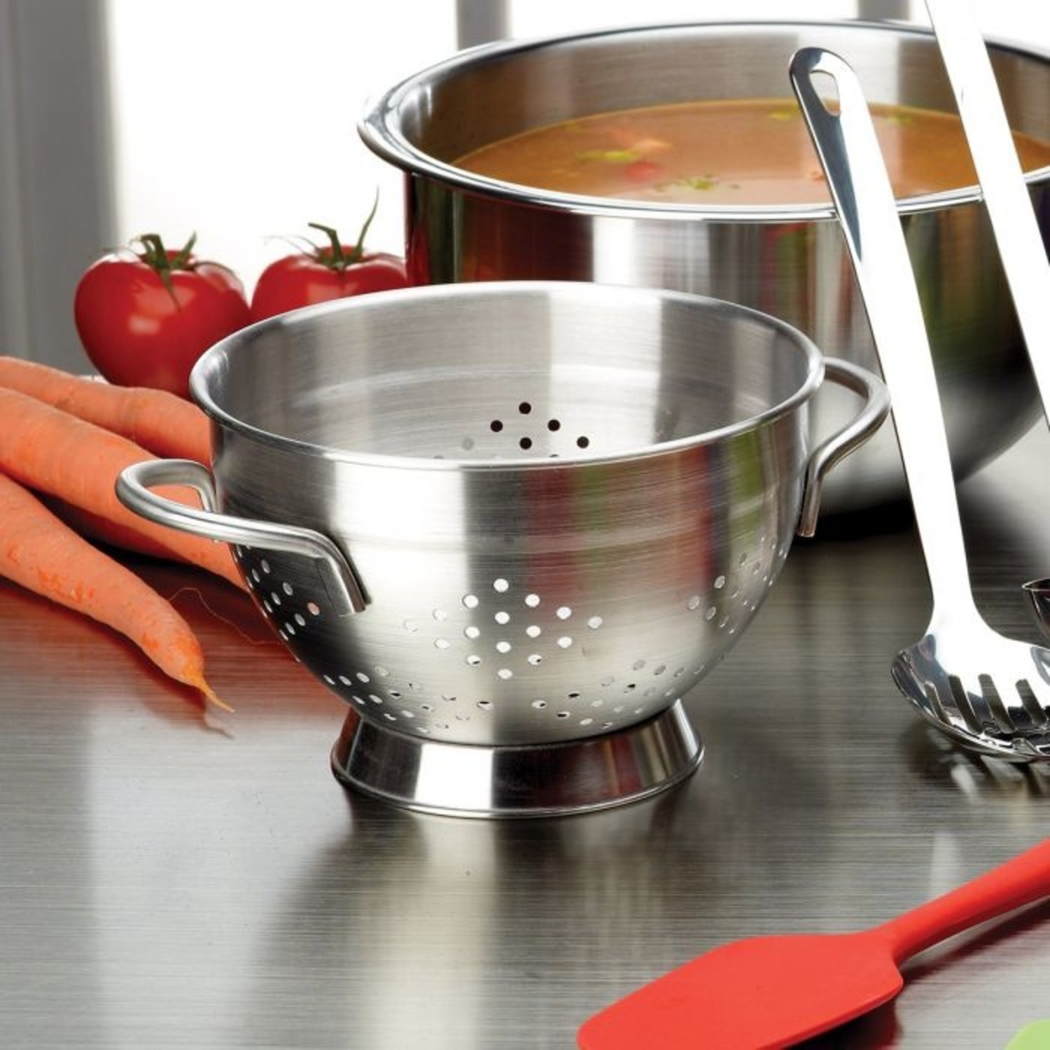 New OXO Good Grips Stainless Steel Colander Stainer Set - 5 Quart and 3  Quart