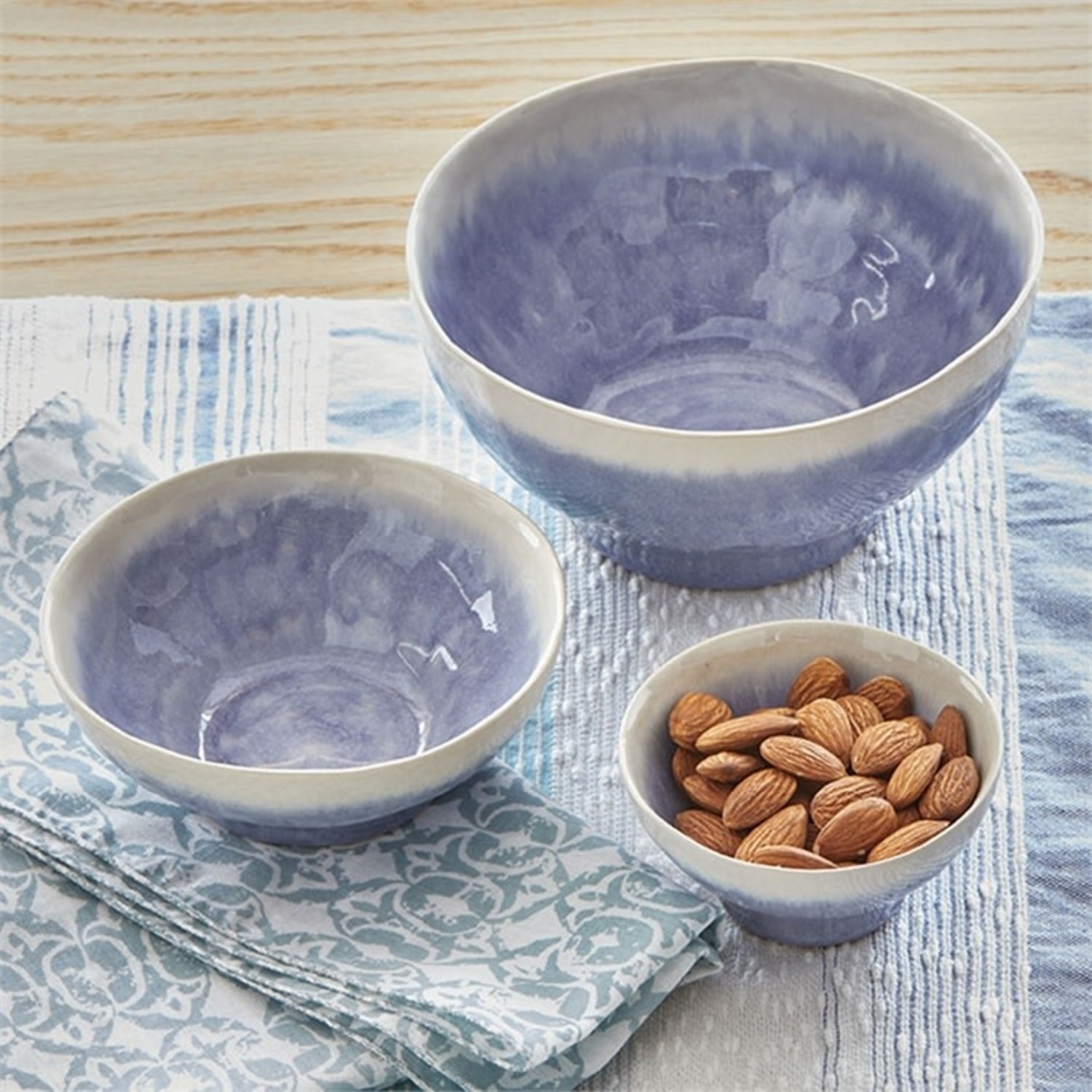Ceramic Serving Bowl With Lid, Many Gazes