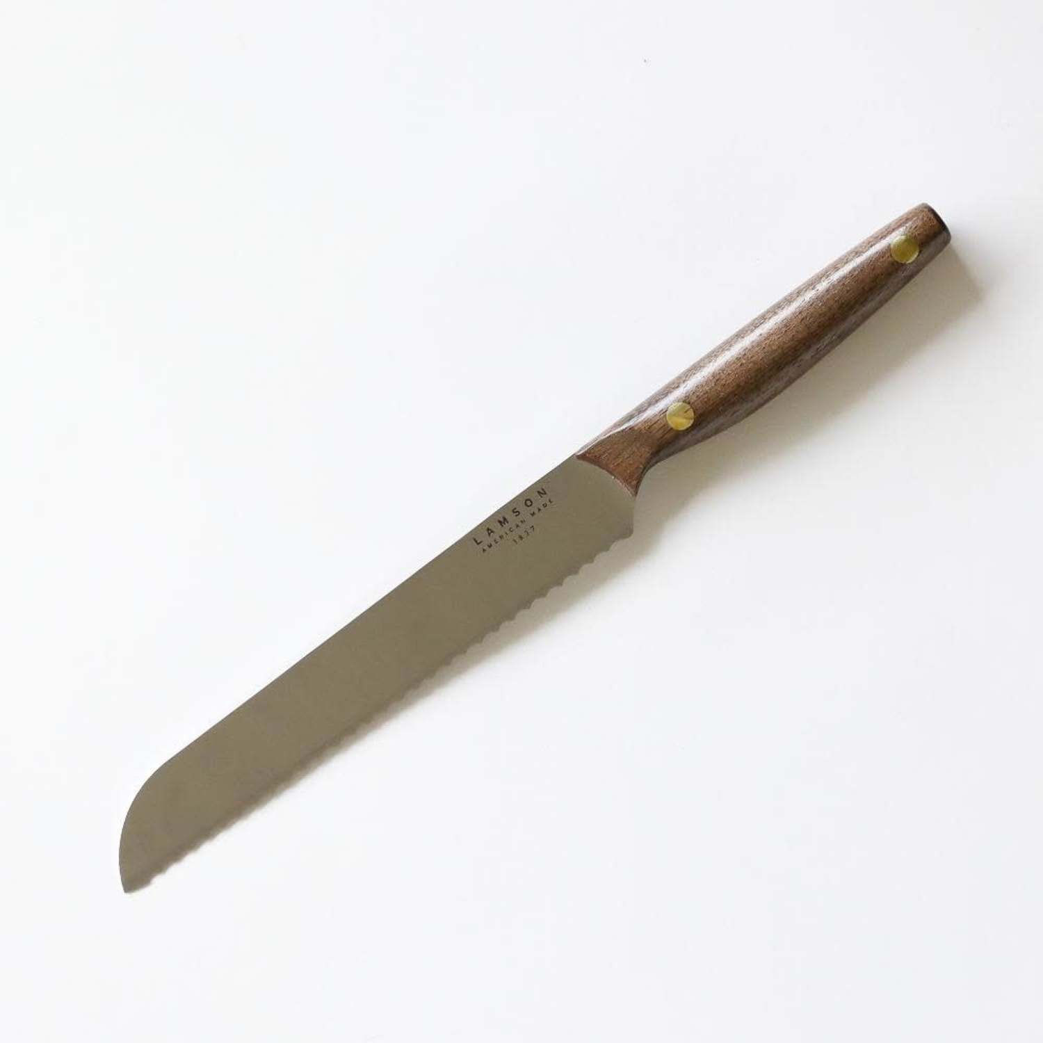 https://cdn.shoplightspeed.com/shops/633447/files/31848442/1500x4000x3/lamson-8-vintage-walnut-bread-knife.jpg