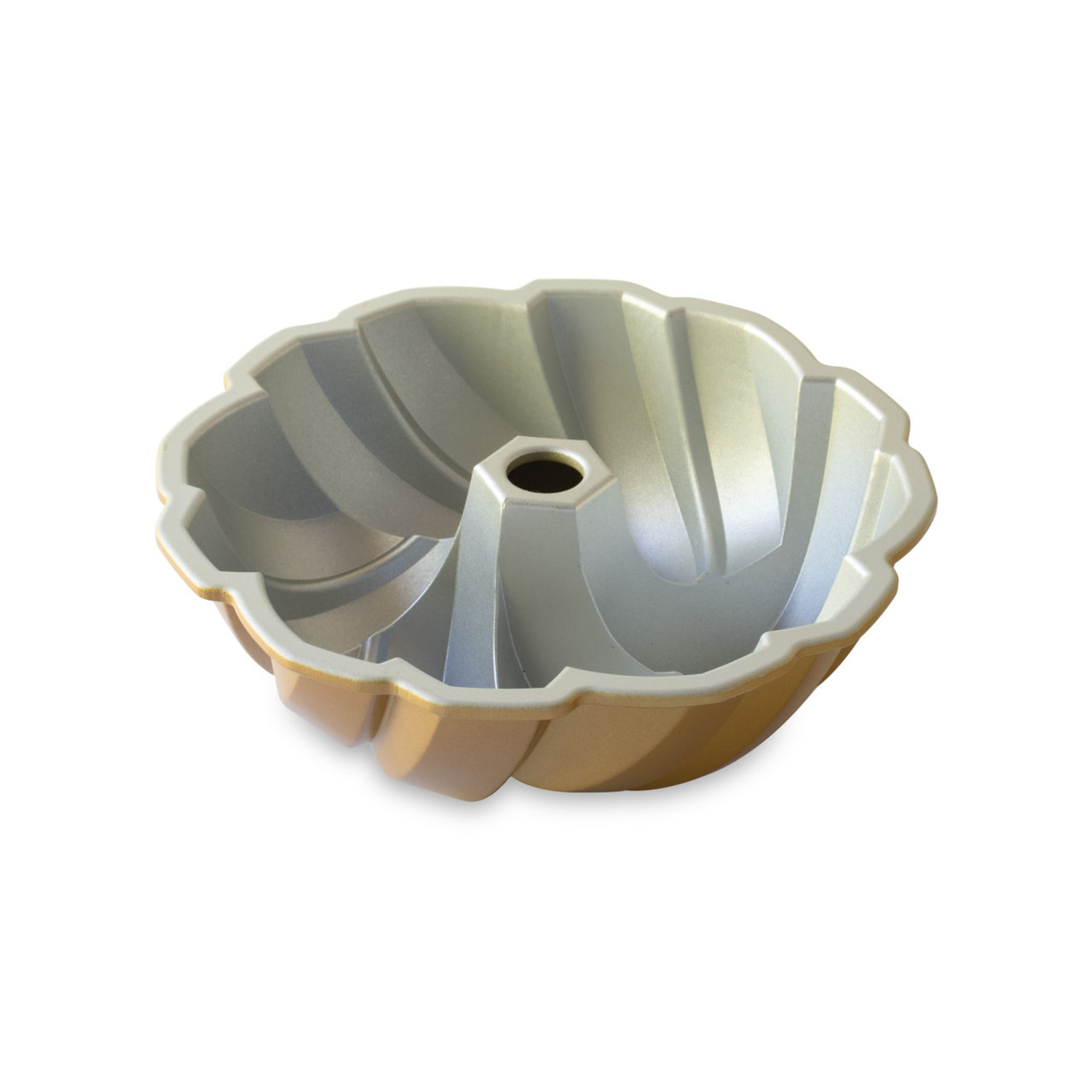 https://cdn.shoplightspeed.com/shops/633447/files/34429540/1500x4000x3/nordic-ware-braided-bundt-pan.jpg