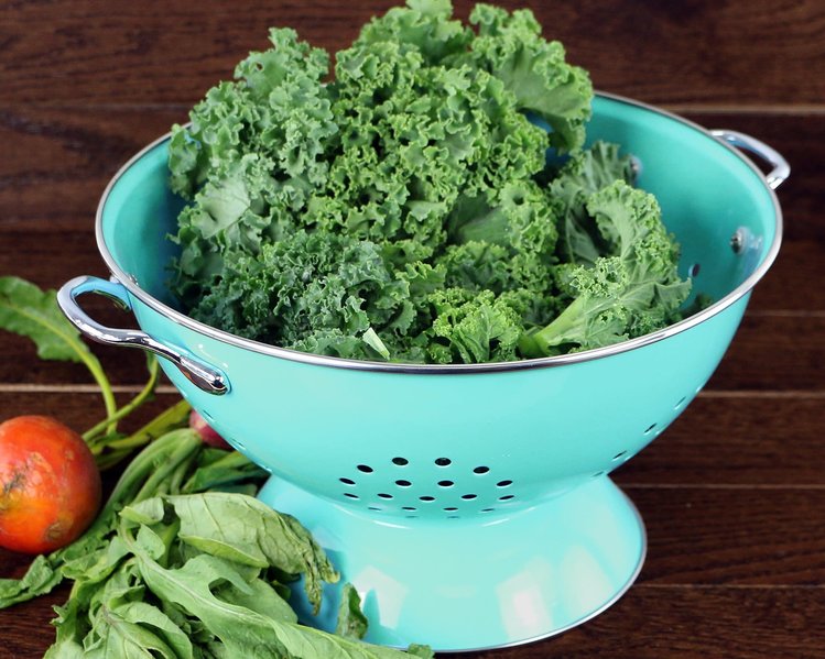 3 quart Turquoise Colander