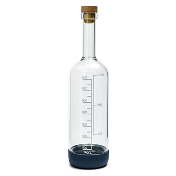 https://cdn.shoplightspeed.com/shops/633447/files/38382817/356x356x2/crew-blue-infusing-bottle-with-measurements-and-li.jpg