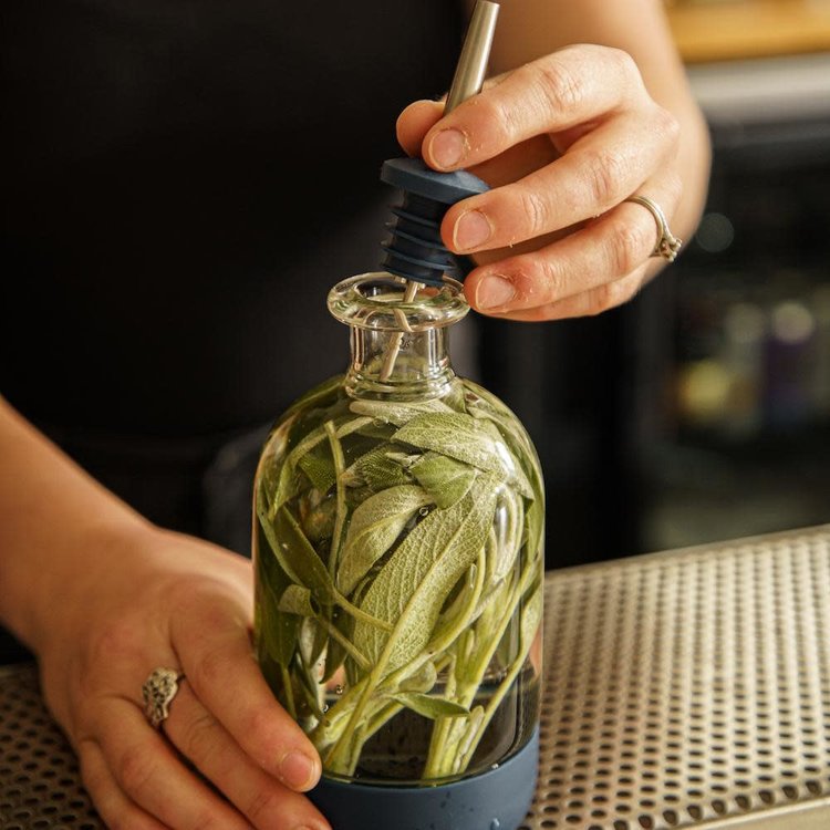 15oz Pepper Black Short Infusing Bottle with Lid & Pour Spout