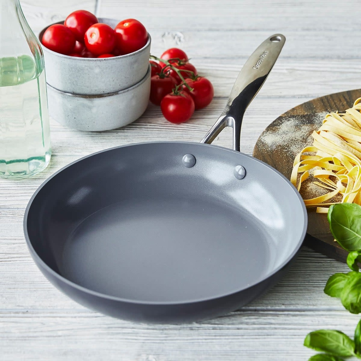 frying pan, ceramic & hard anodized 10 VALENCIA PRO - Whisk