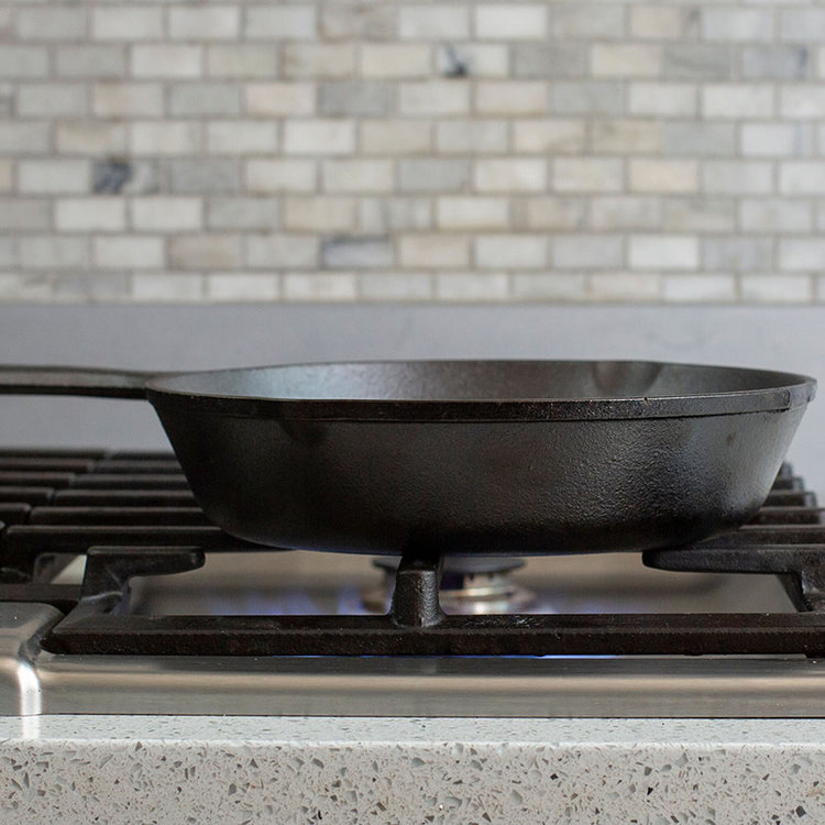 Lodge Lodge 9" Pre-Seasoned Cast Iron Skillet