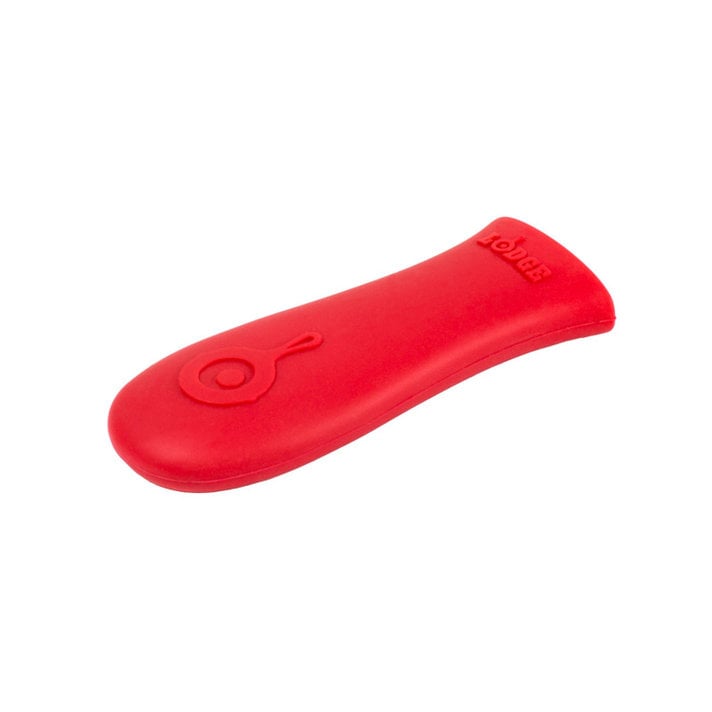 https://cdn.shoplightspeed.com/shops/633447/files/43010644/712x712x2/lodge-lodge-red-silicone-handle-holder.jpg
