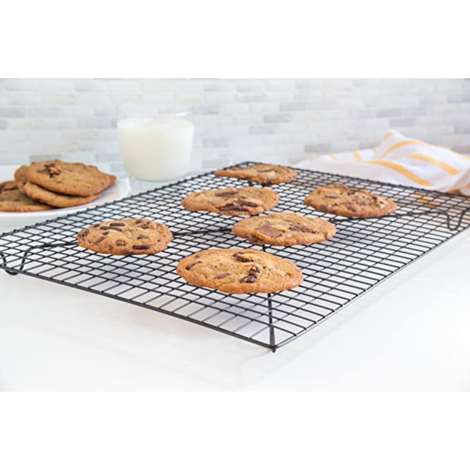 Making Sponge Cake Cakes Cooling On A Retro Cooling Rack Stock Photo -  Download Image Now - iStock