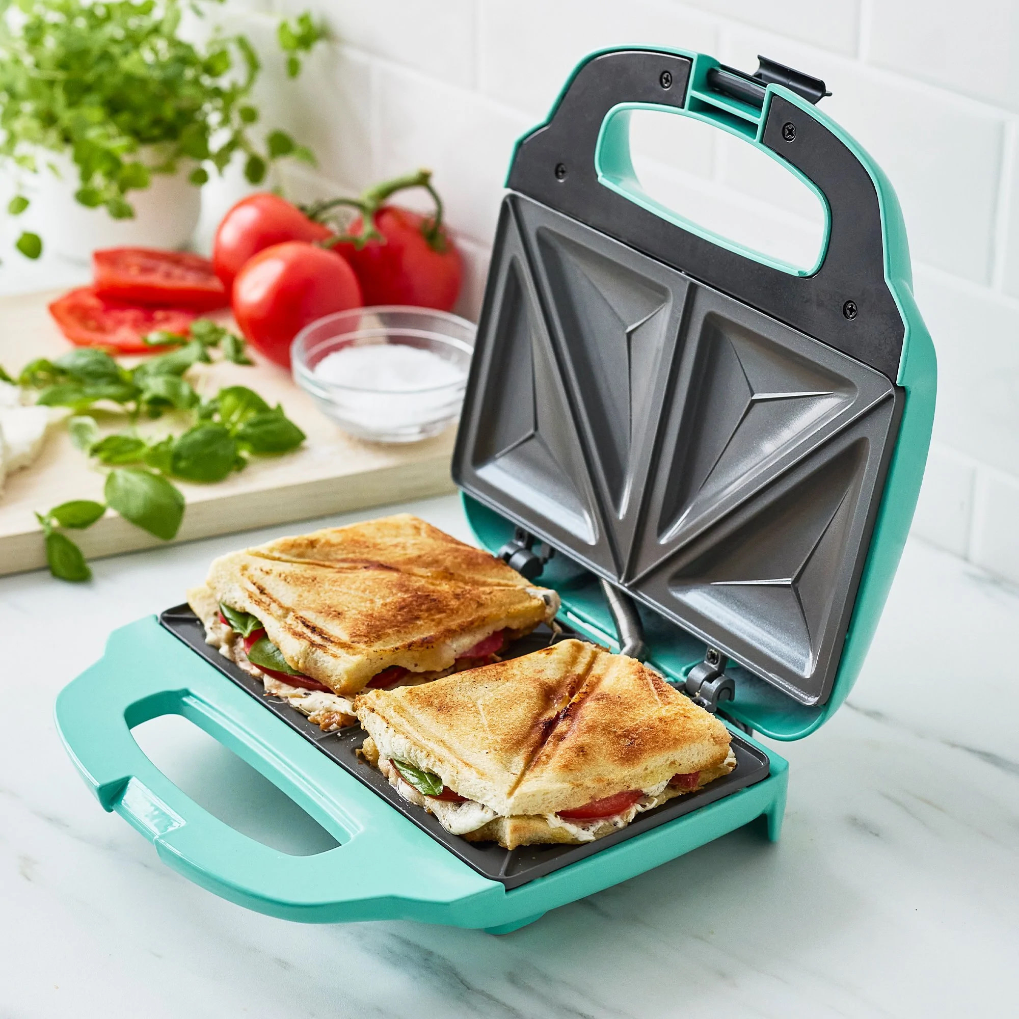 Classic sandwich toaster with tongs, Black
