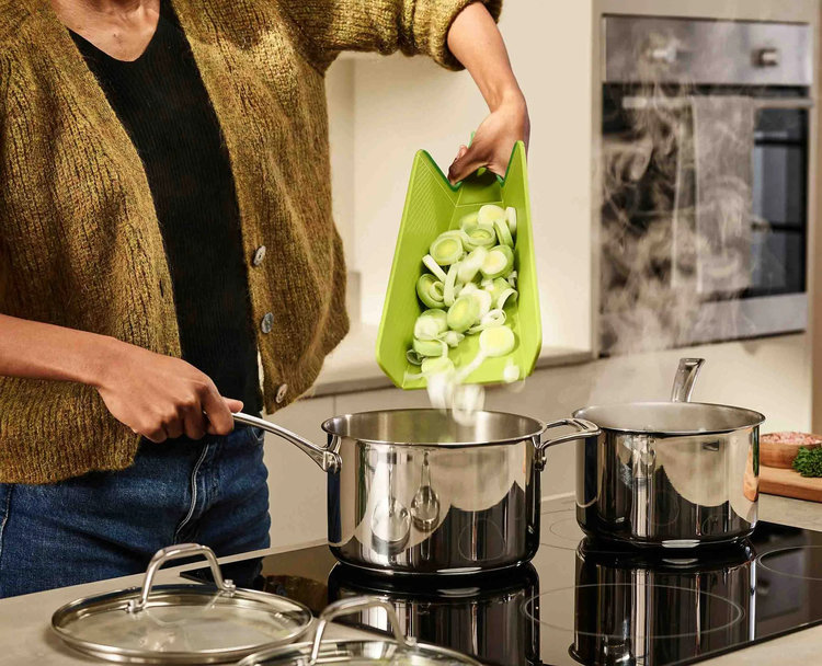 JosephJoseph Small Green Chop 2 Pot Cutting Board