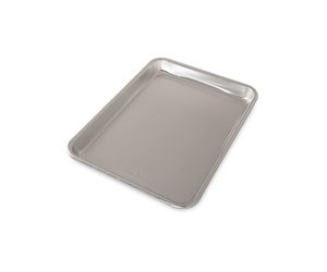 Nordic Ware 9x13 with Prism Metal Lid