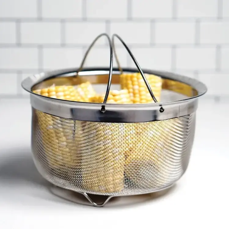 3 quart Mesh Colander with Folding Handles