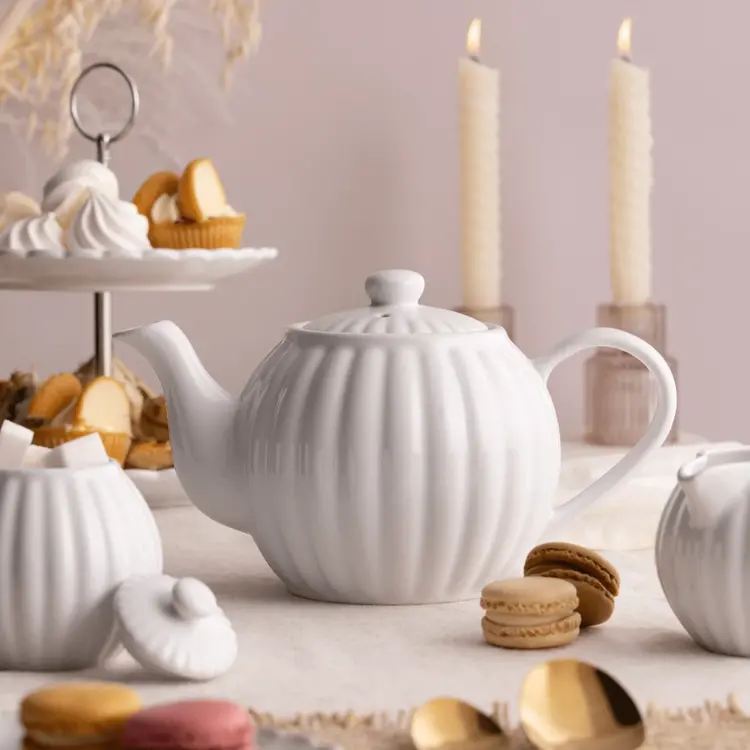 6 cup Ribbed White Teapot