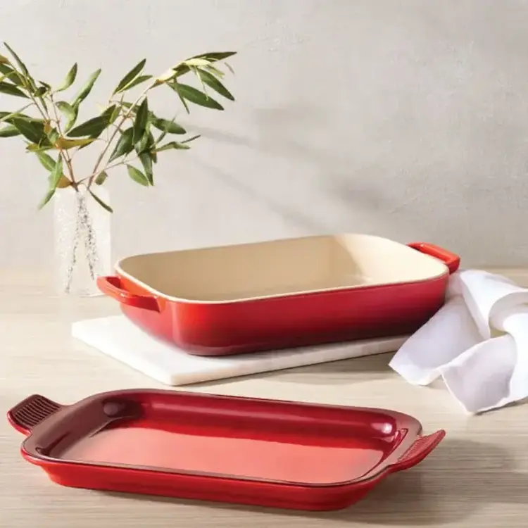 Le Creuset Le Creuset 3 quart Cherry Baking Dish with Platter Lid