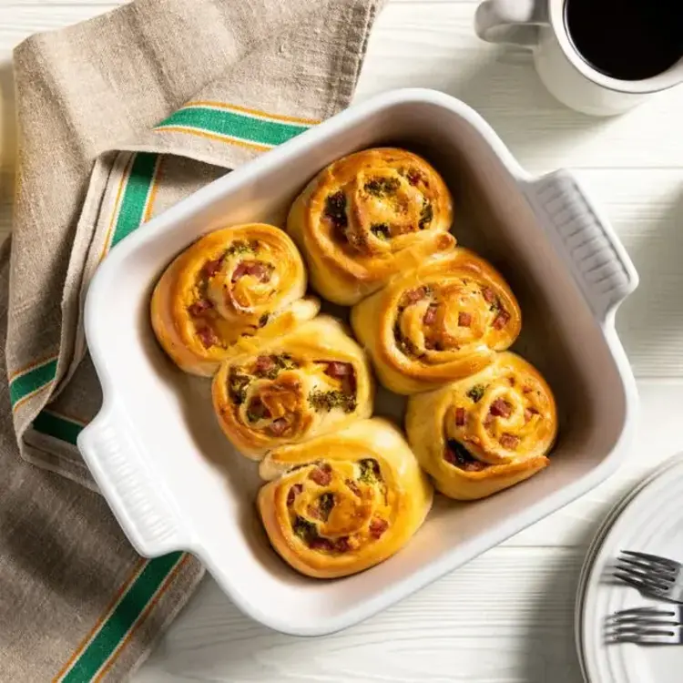 Le Creuset 3 quart White Baking Dish