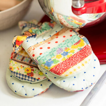 April Cornell Patch Parade Mini Oven Mitts, set of 2