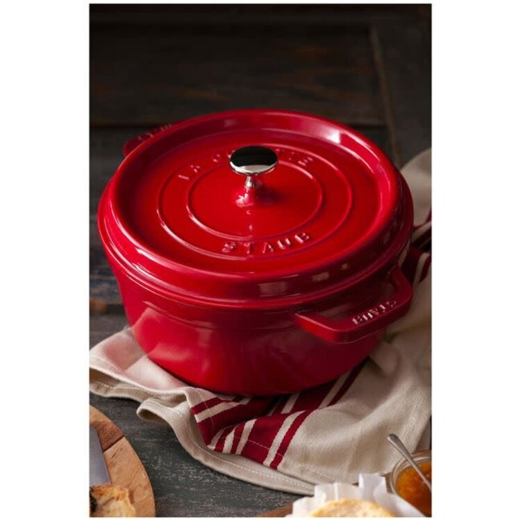 Staub Staub 7 quart Cherry Red Dutch Oven