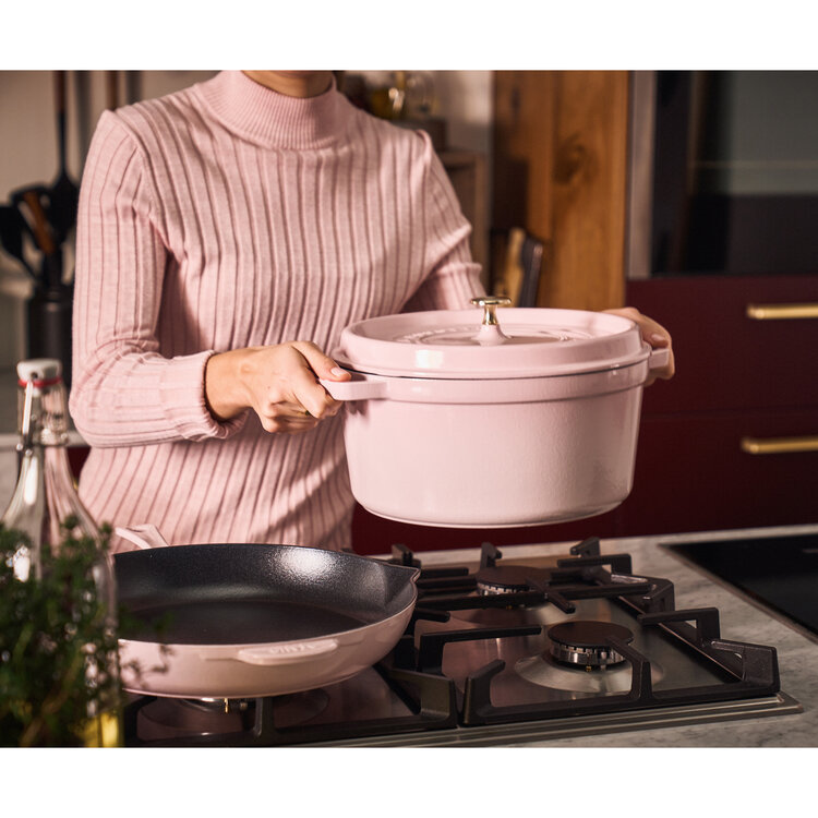 Staub Staub 4 quart Peony Pink Dutch Oven