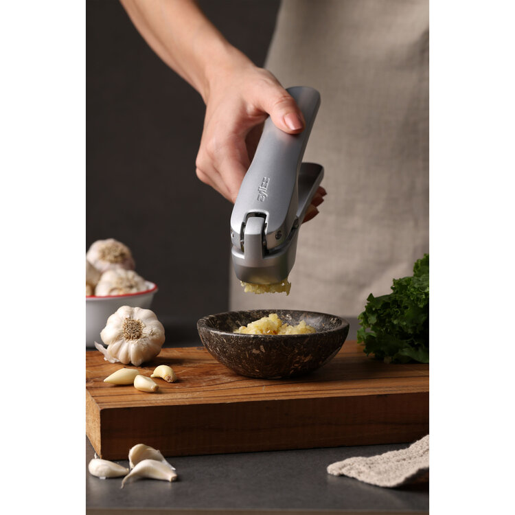 Susi 4 Garlic Press