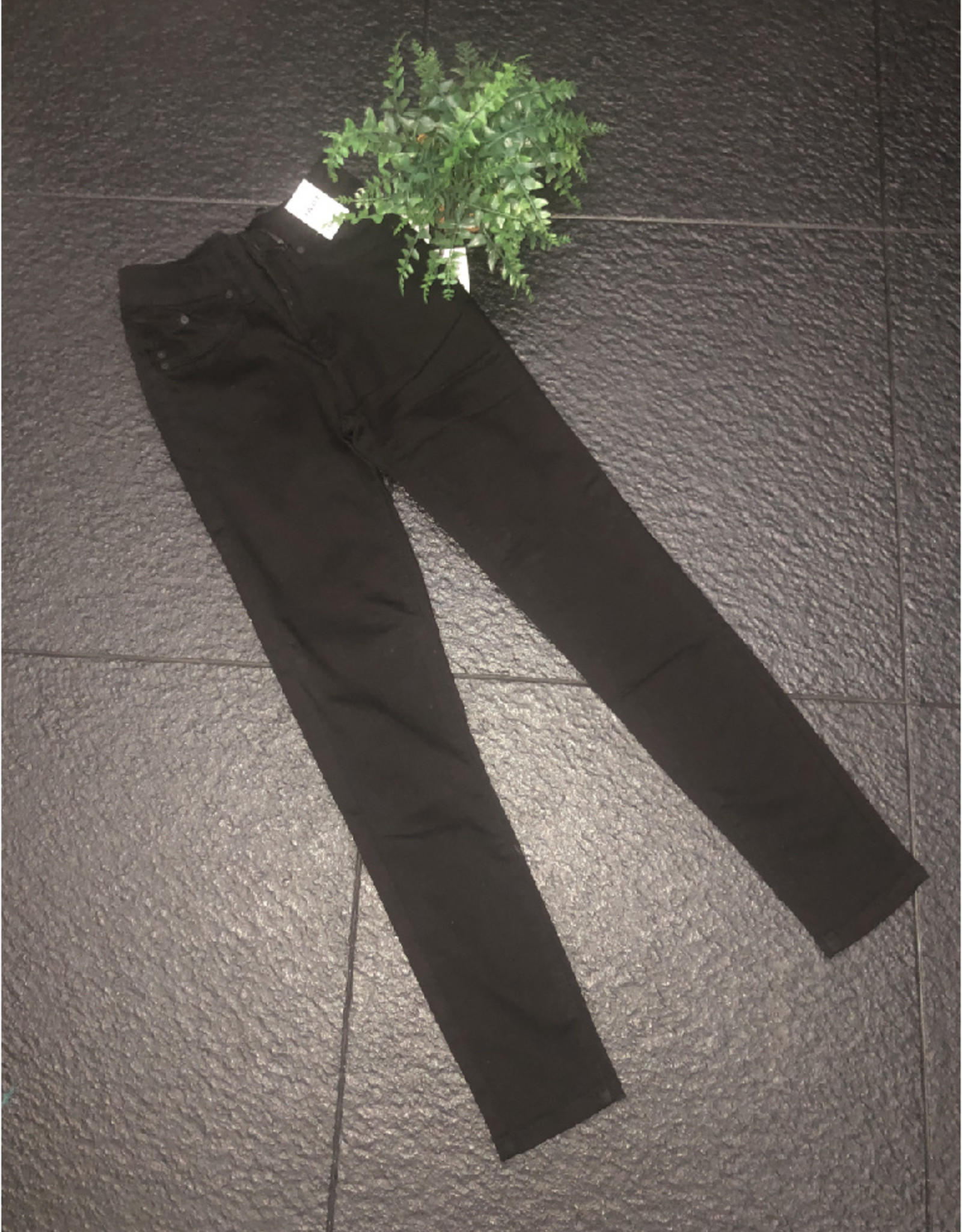 Black Denim Ymi Luxe Lift Ankle Jeans Sass Boutique Sweet Sassy Sisters Boutique