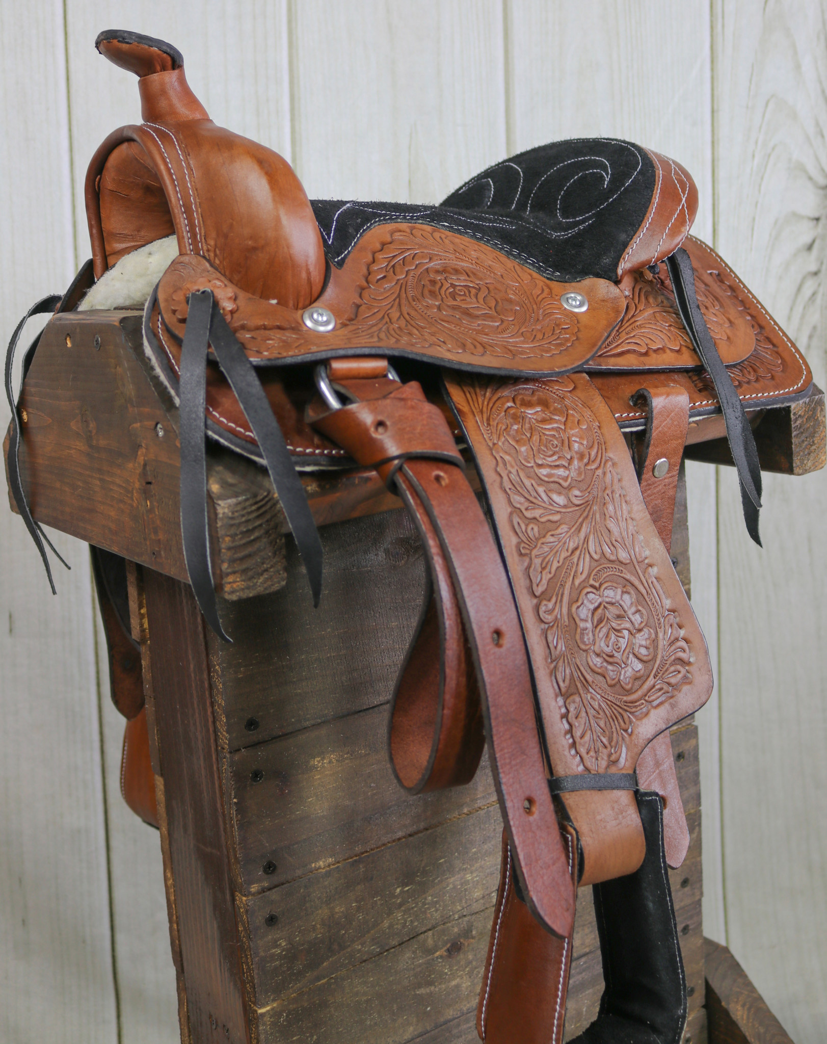 Vintage Western Cowboy Genuine Leather Horse Saddle For Sale at