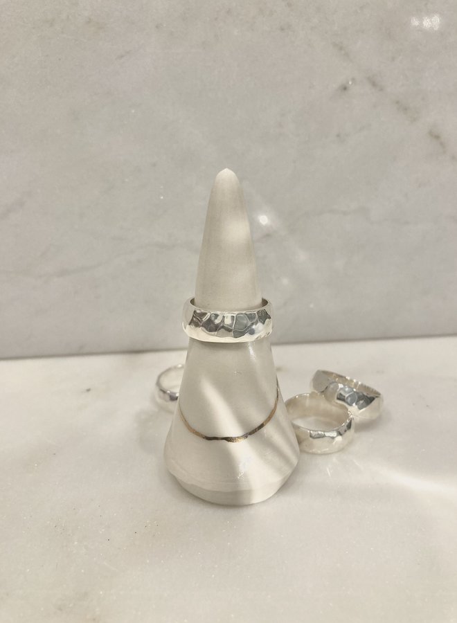 Freya Thick Hammered Band