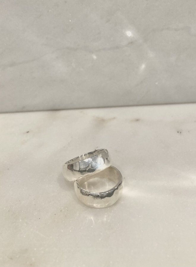 Freya Thick Hammered Band