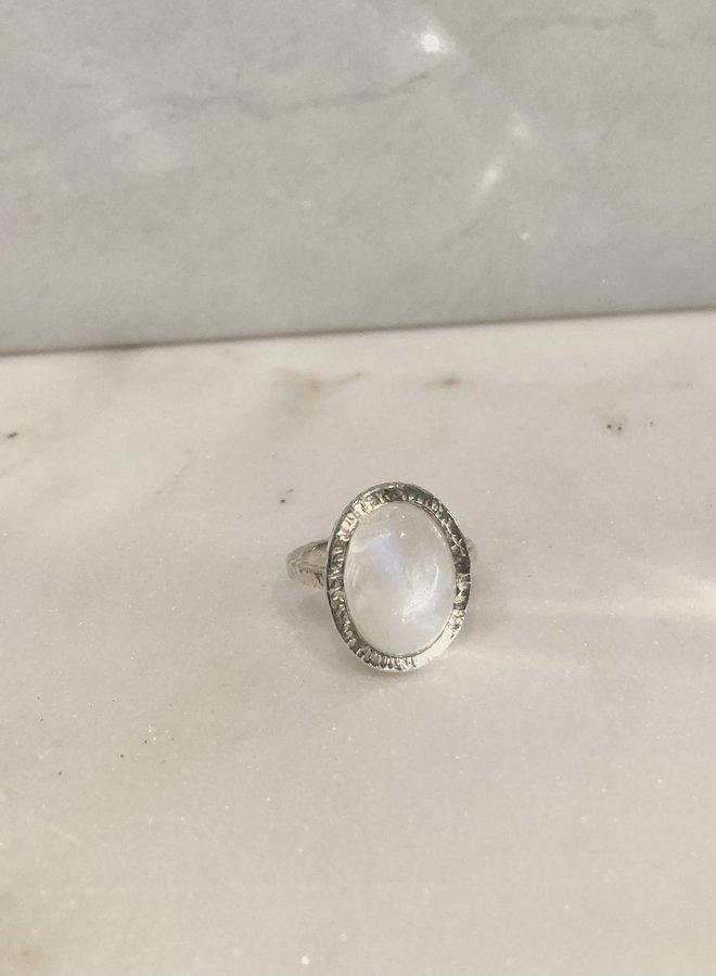 Robin Oval Ring