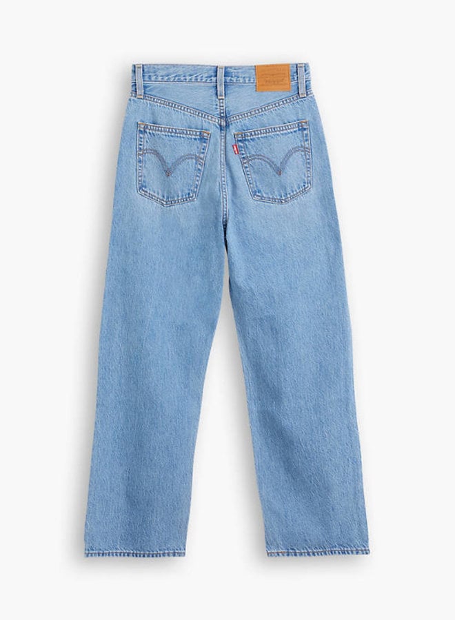 https://cdn.shoplightspeed.com/shops/633696/files/48482897/660x900x1/levis-ribcage-straight-ankle-light-indigo.jpg