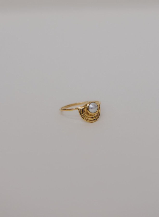 Embrace Ring // Gold
